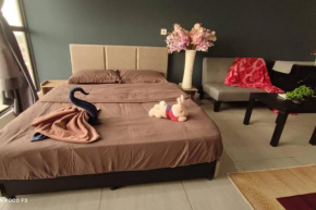 BS212- KLIA -Self Check-in-WIFI-Netflix-Parking-Pool, 5090
